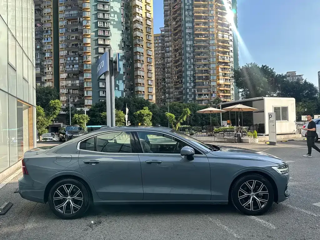 Volvo S60 2024 из CN, фото 9