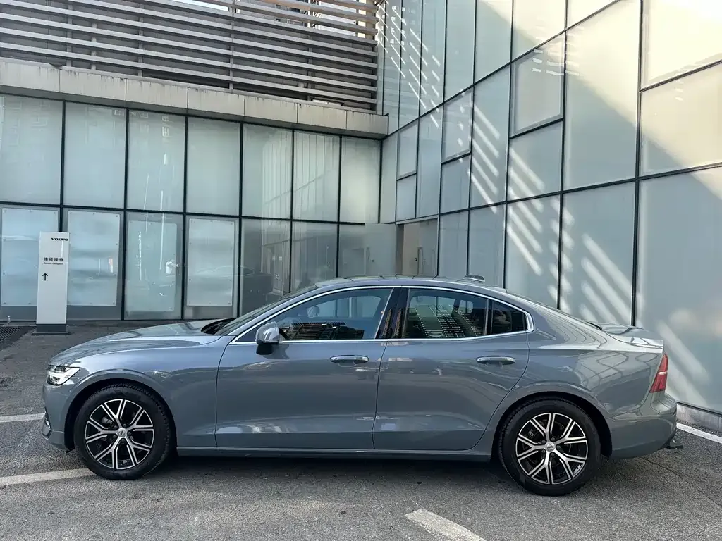 Volvo S60 2024 из CN, фото 6