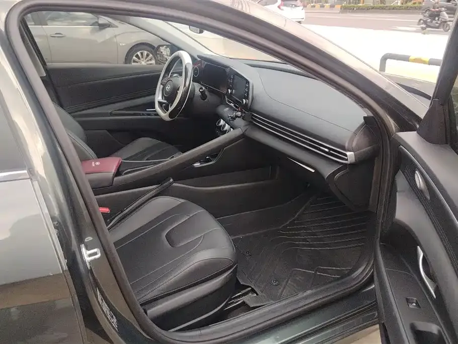 Hyundai Elantra 2023 из CN, фото 3
