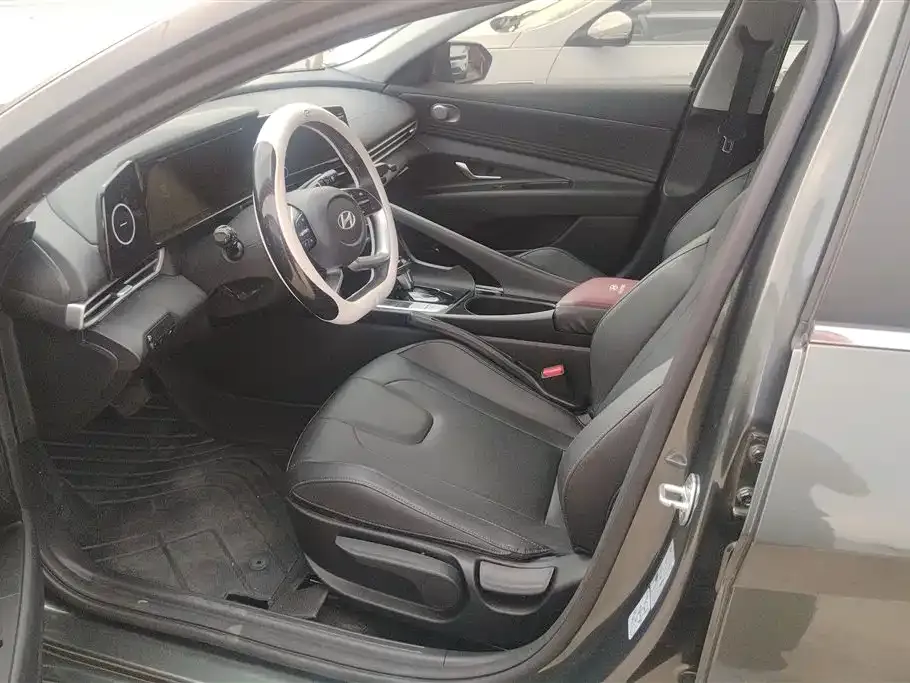 Hyundai Elantra 2023 из CN, фото 2