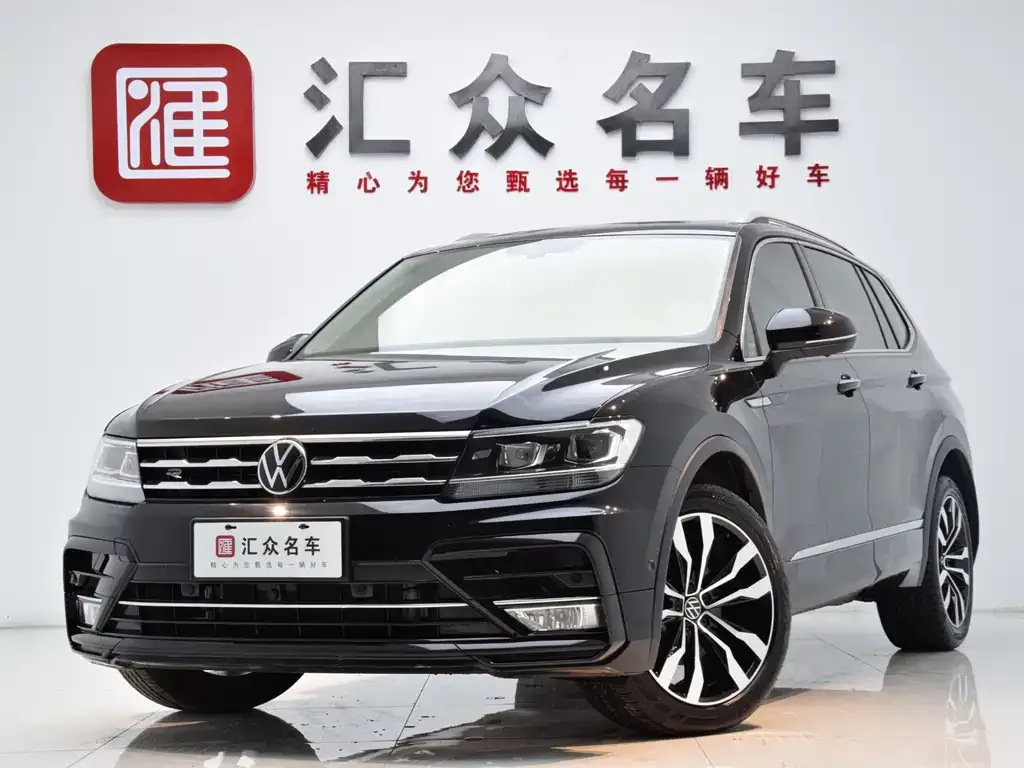 Volkswagen Tiguan L — фото 1