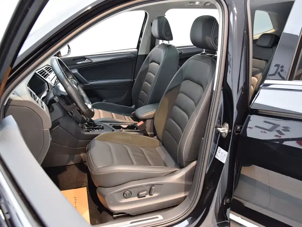 Volkswagen Tiguan L — фото 5