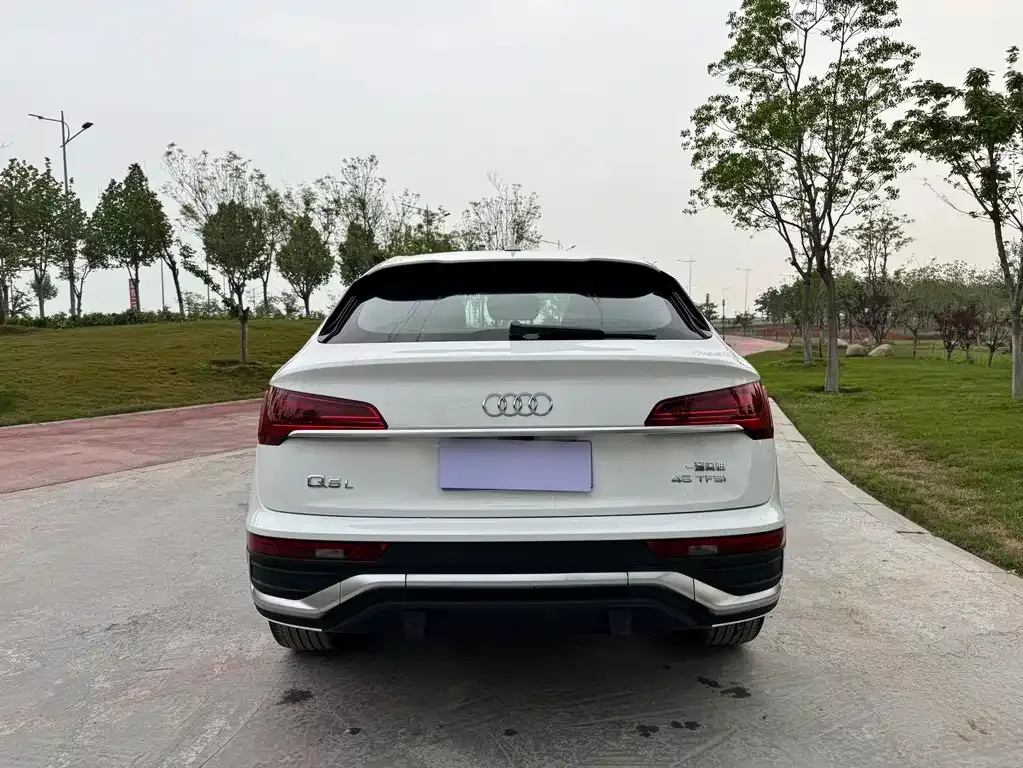 Audi Q5L Sportback 2022 из CN, фото 4