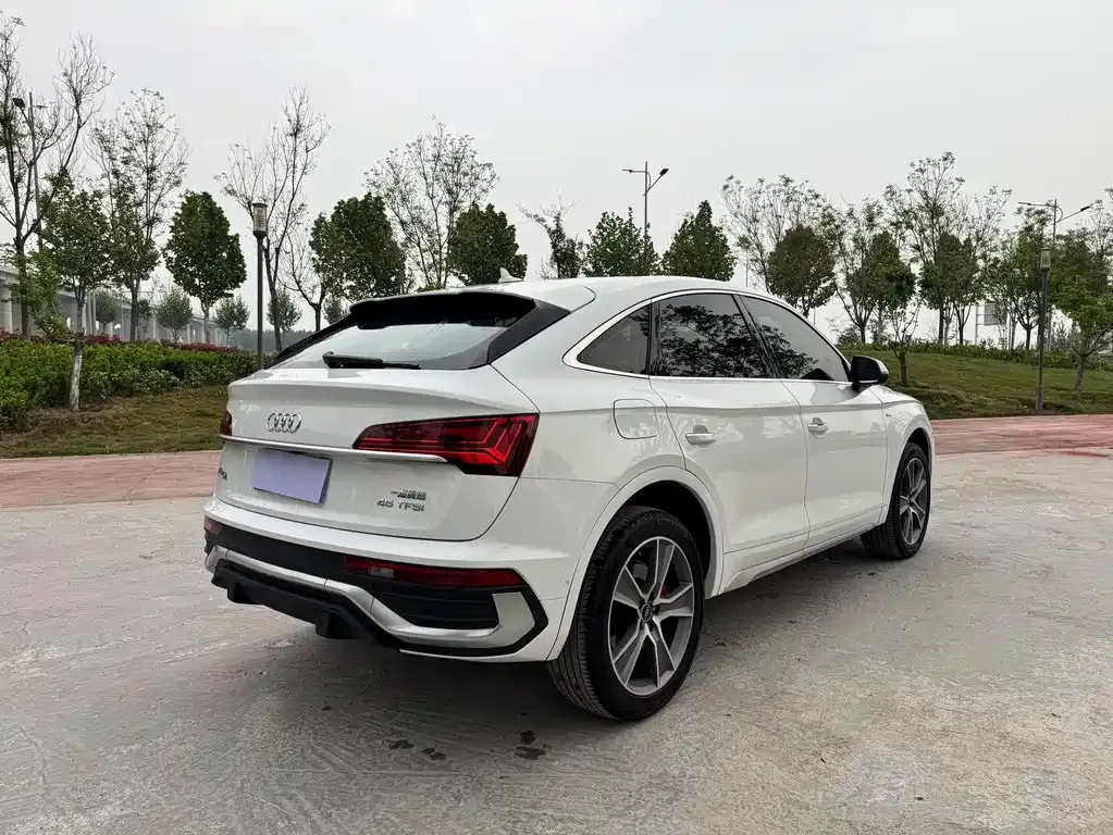 Audi Q5L Sportback 2022 из CN, фото 5