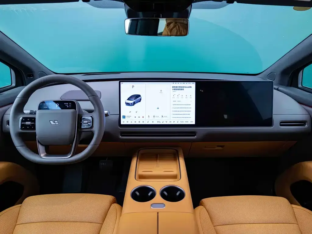 Li Auto i8 — фото 5