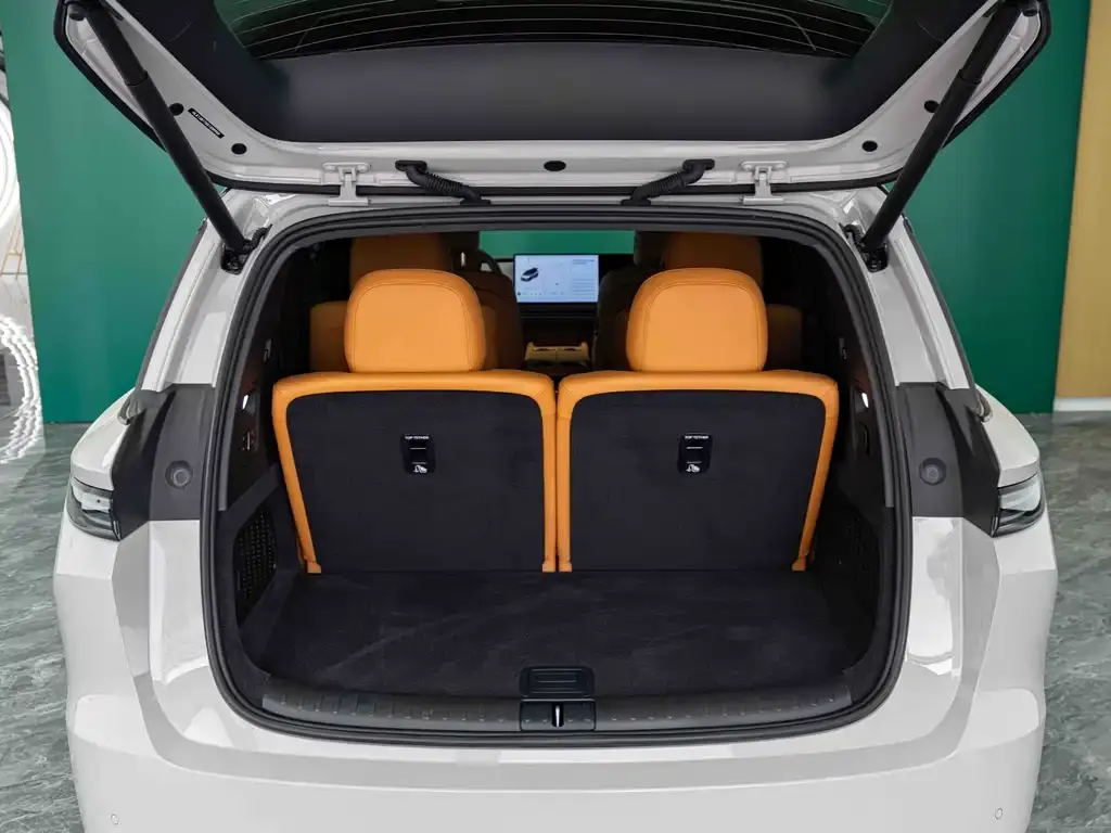Li Auto i8 — фото 6