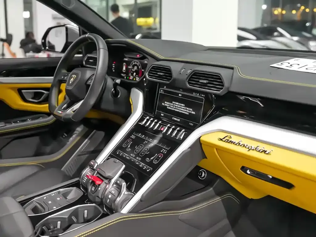 Lamborghini Urus — фото 10