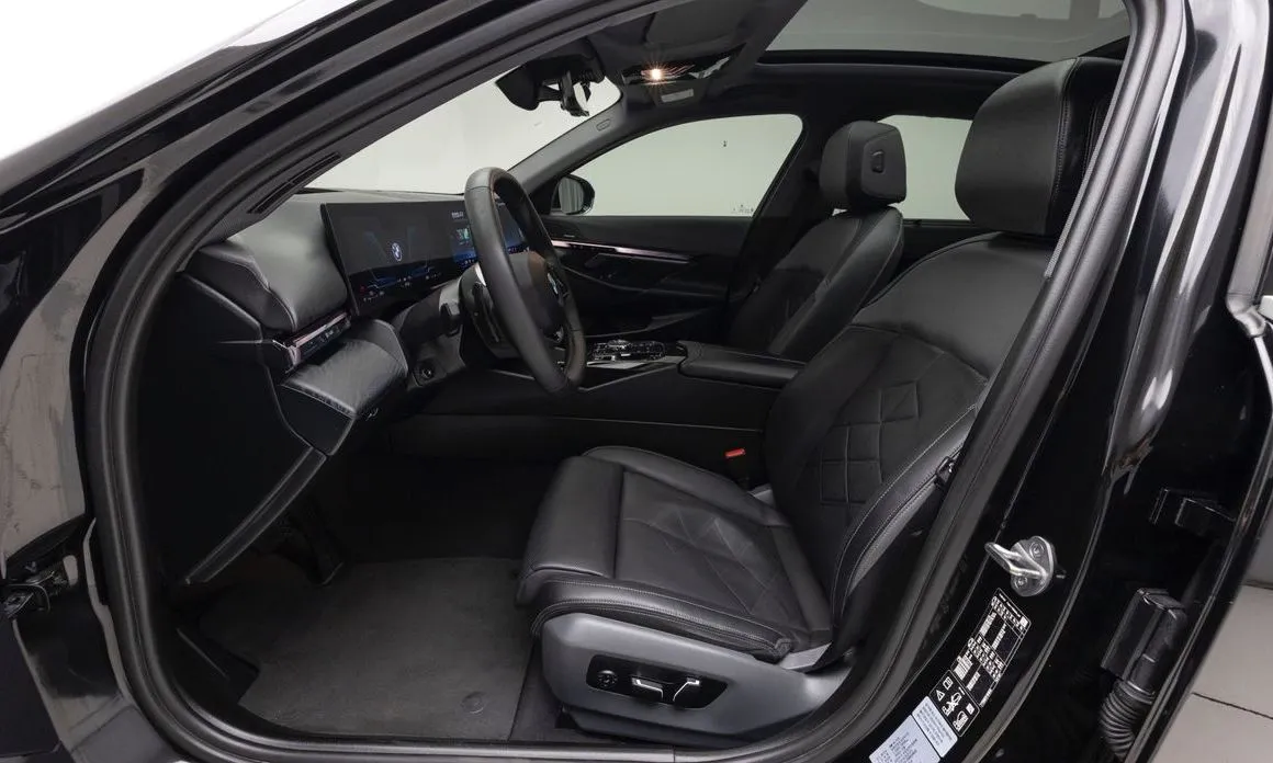 BMW 5-Series 2024 из KR, фото 10