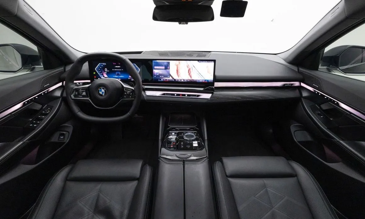 BMW 5-Series 2024 из KR, фото 8