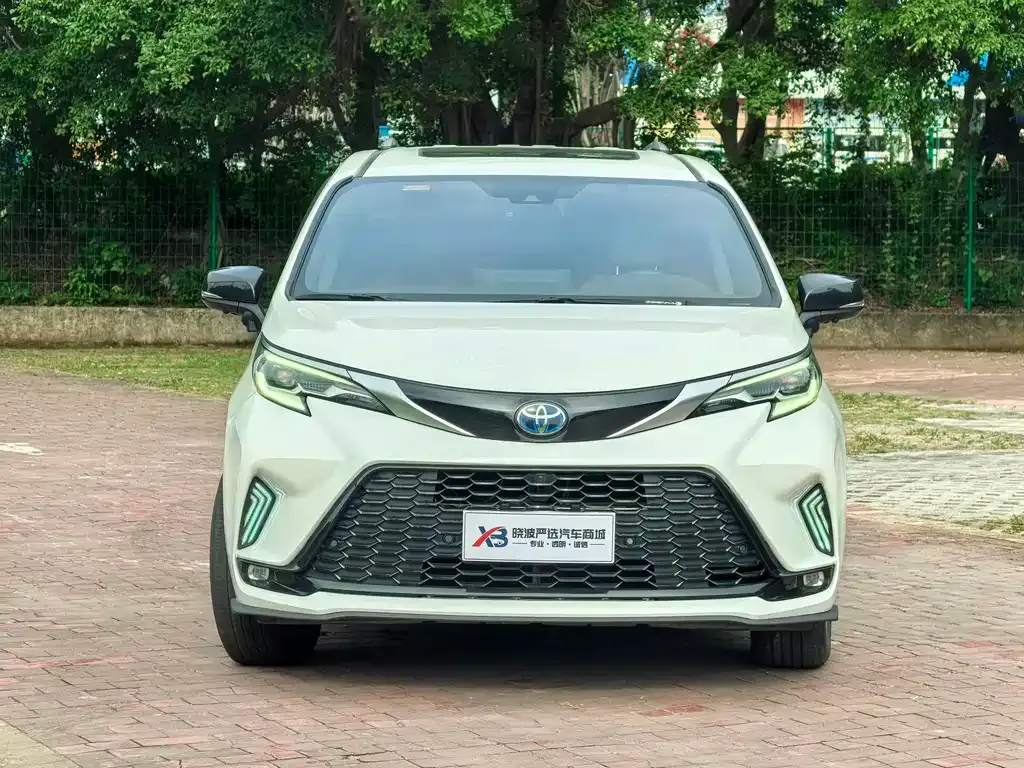 Toyota Sienna — фото 6