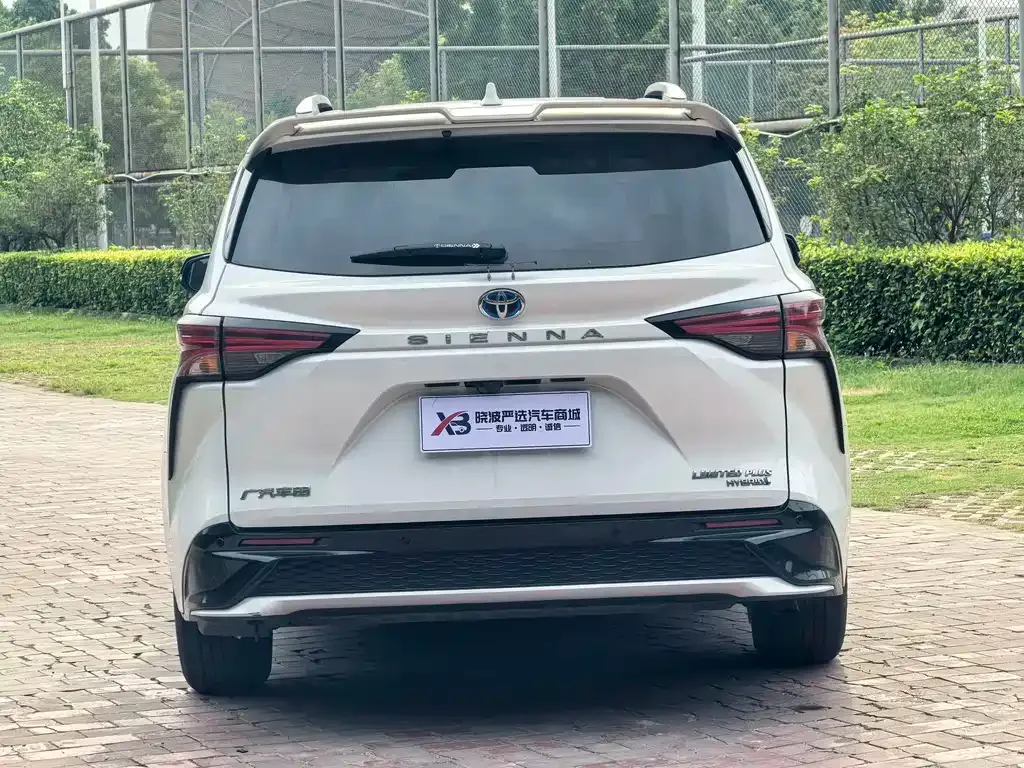 Toyota Sienna — фото 9