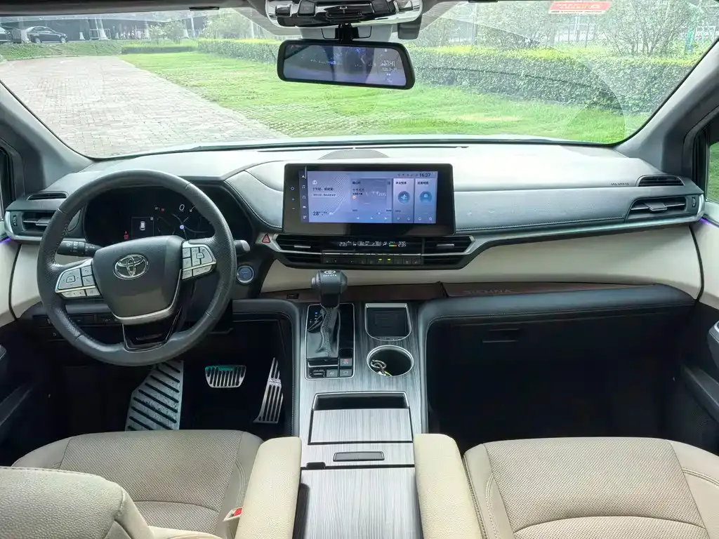 Toyota Sienna — фото 3