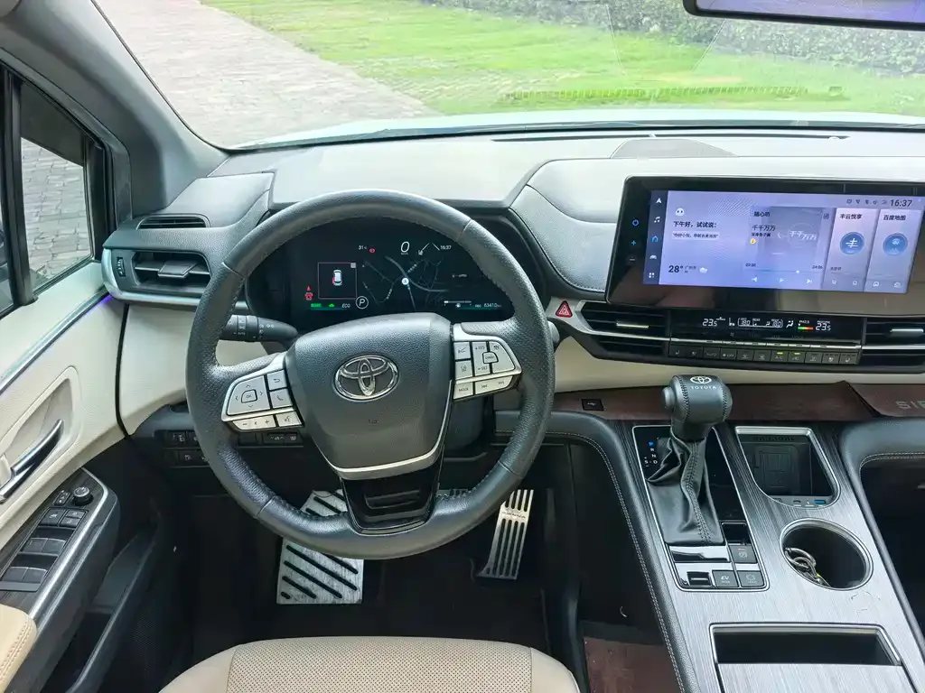 Toyota Sienna — фото 4