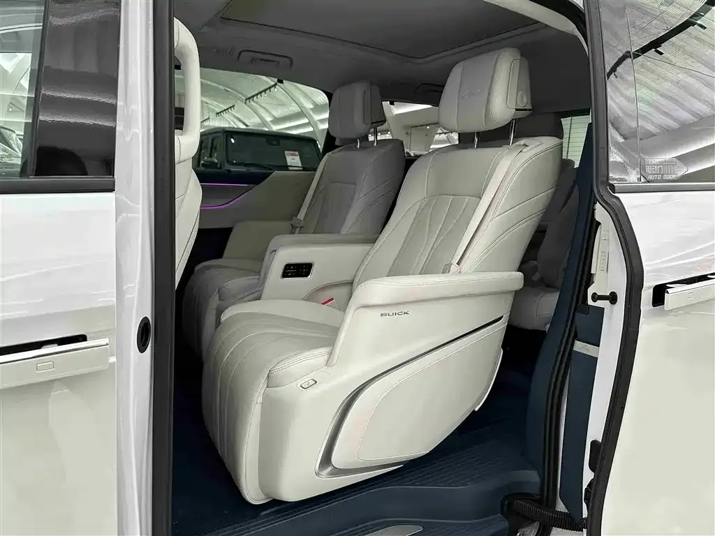Buick GL8 Hybrid — фото 9