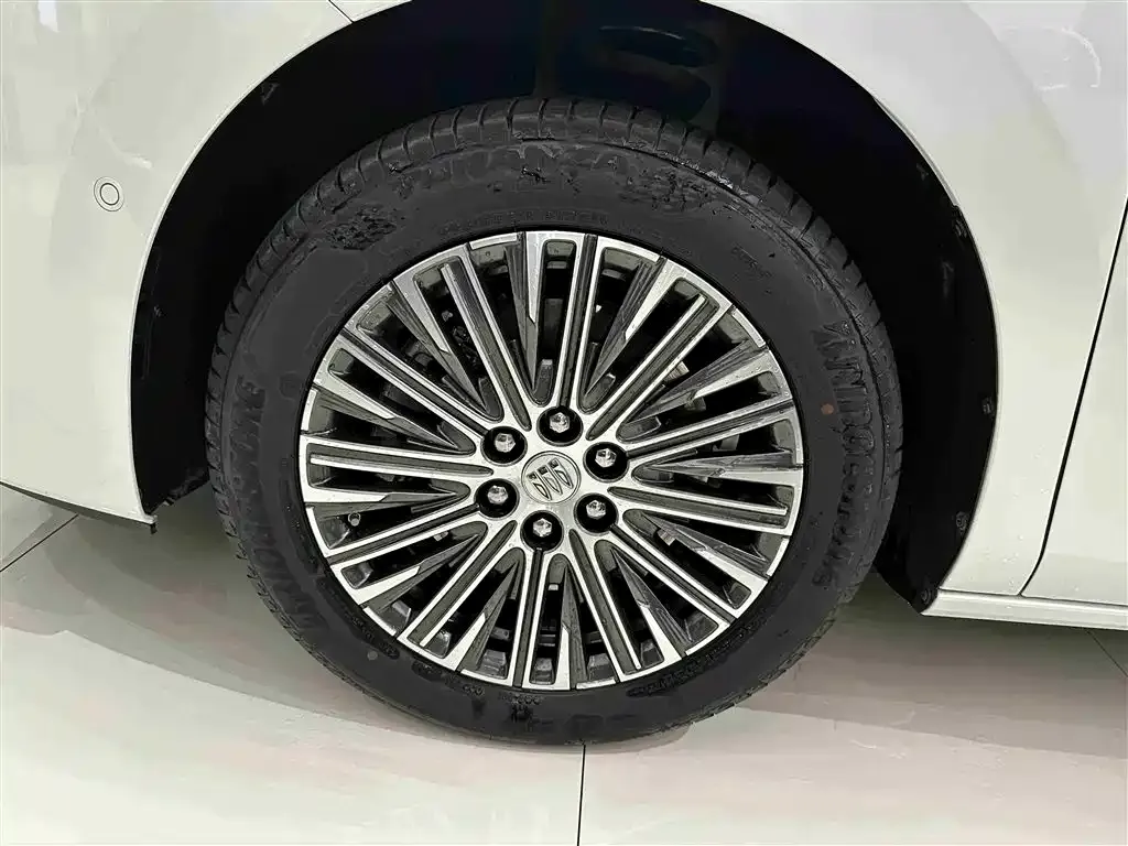 Buick GL8 Hybrid — фото 6