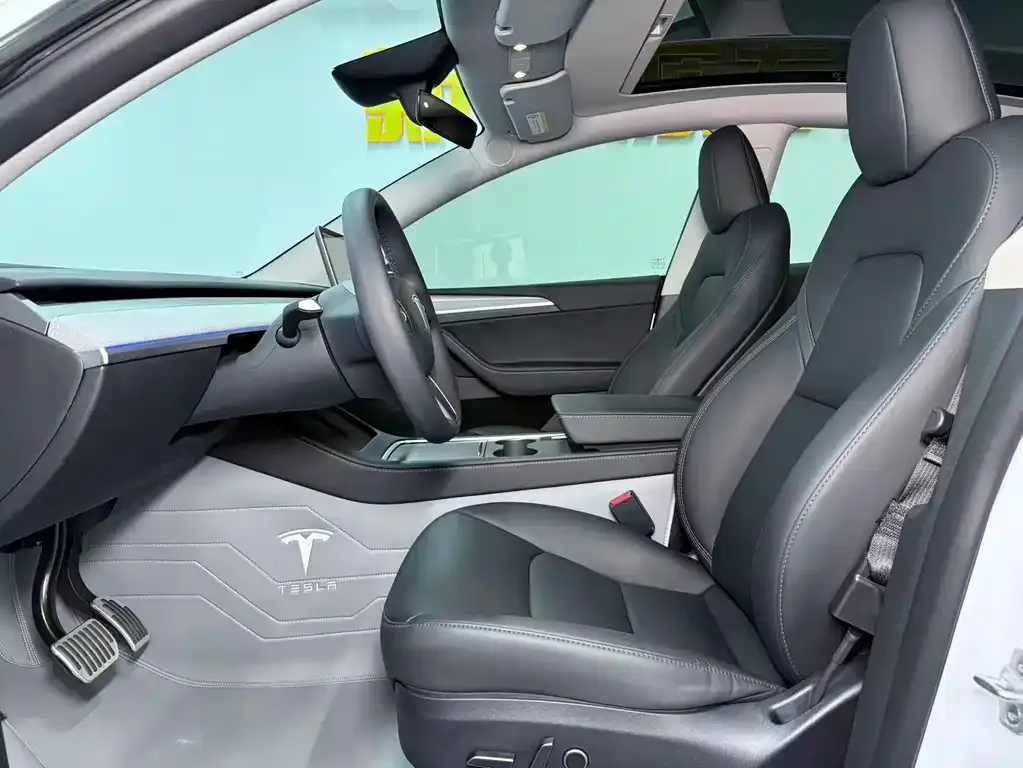 Tesla Model Y — фото 8