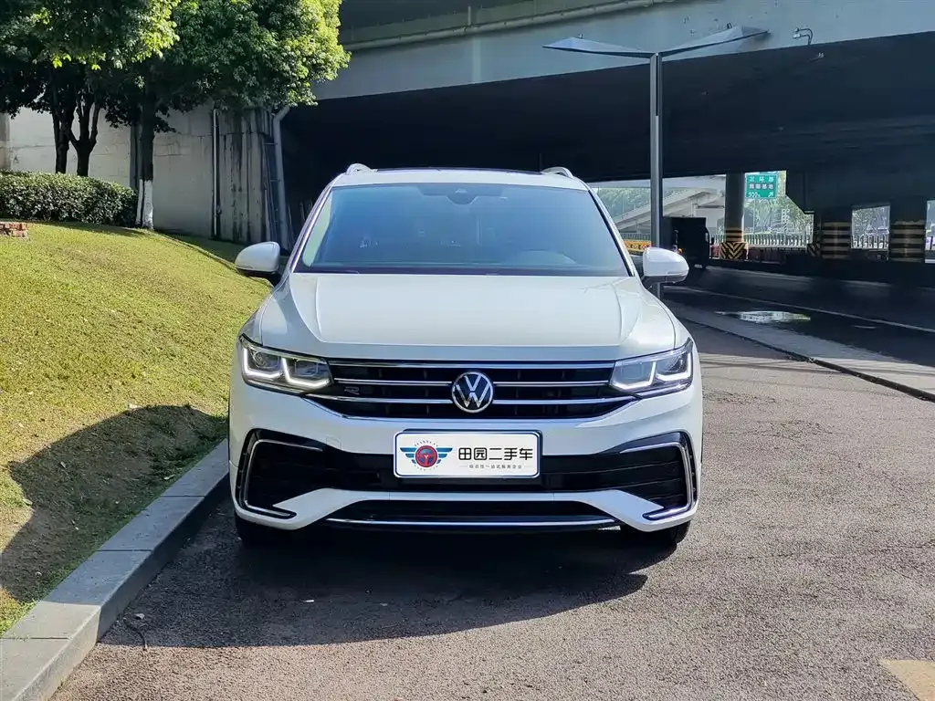 Volkswagen Tiguan L — фото 4