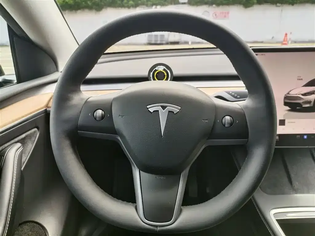 Tesla Model Y — фото 4