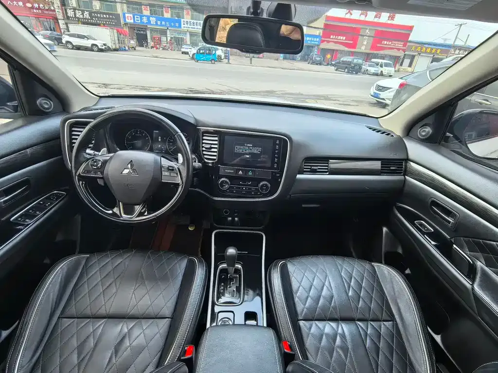 Mitsubishi Outlander 2021 из CN, фото 8