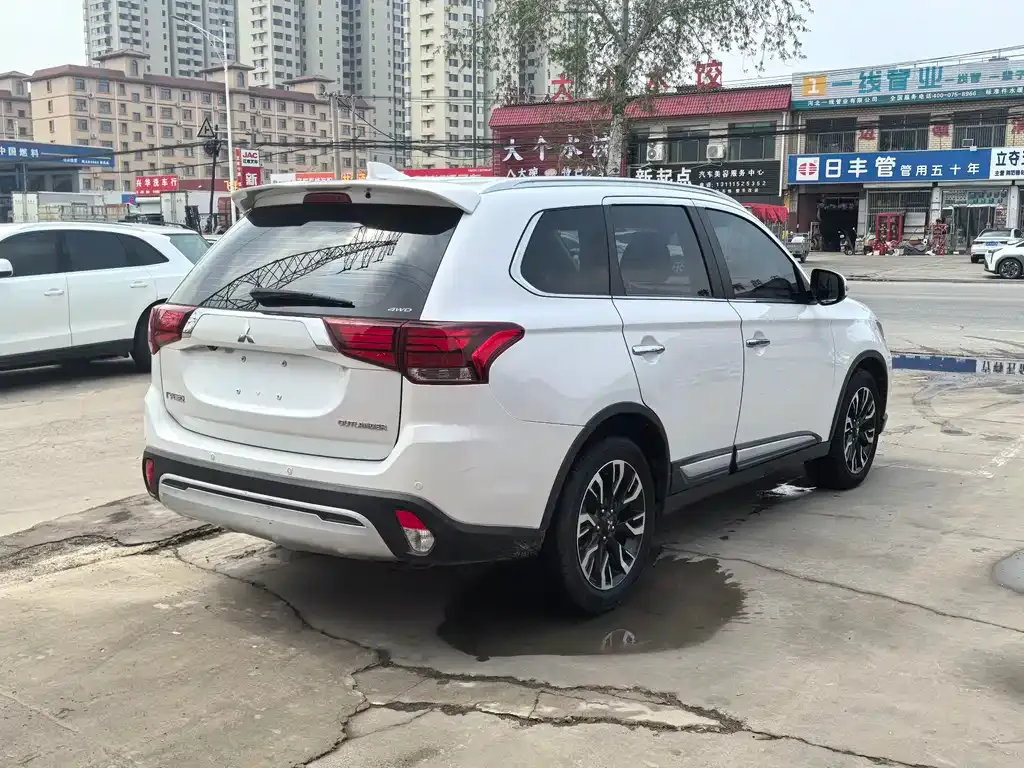 Mitsubishi Outlander 2021 из CN, фото 5