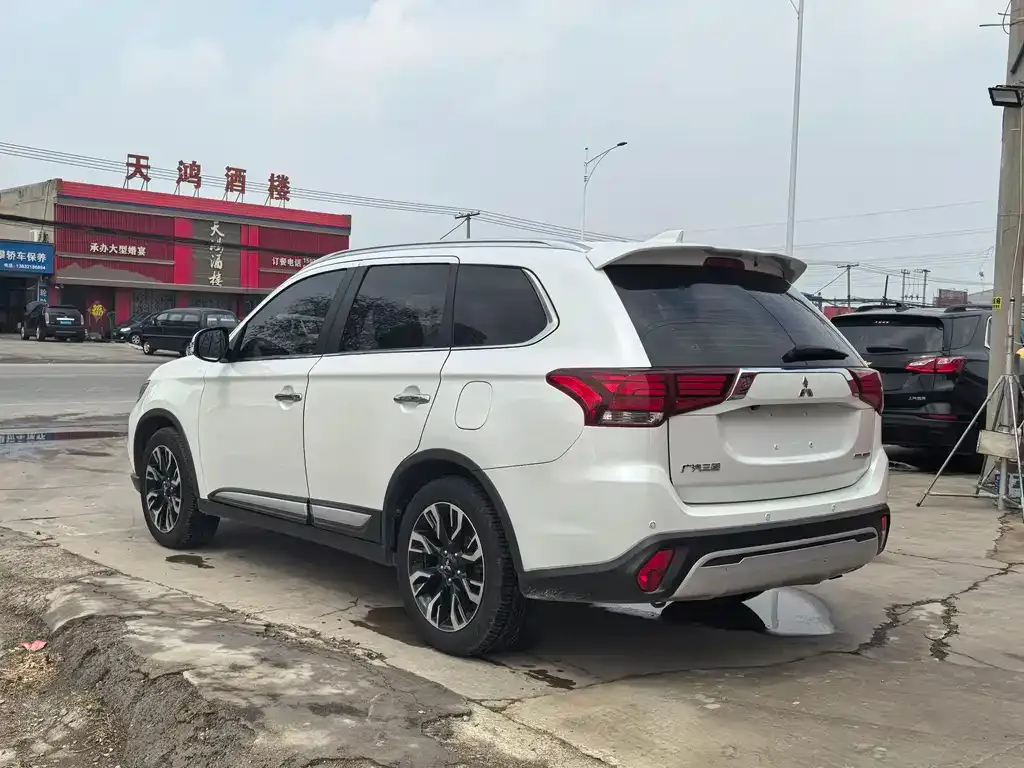 Mitsubishi Outlander 2021 из CN, фото 3
