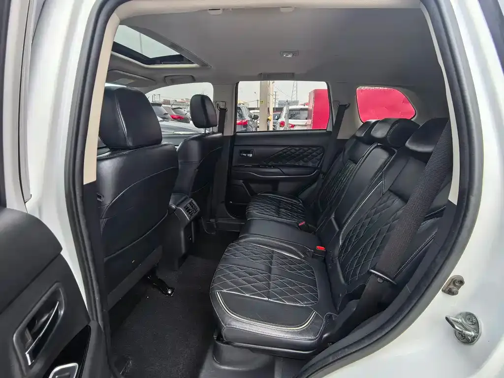 Mitsubishi Outlander 2021 из CN, фото 4
