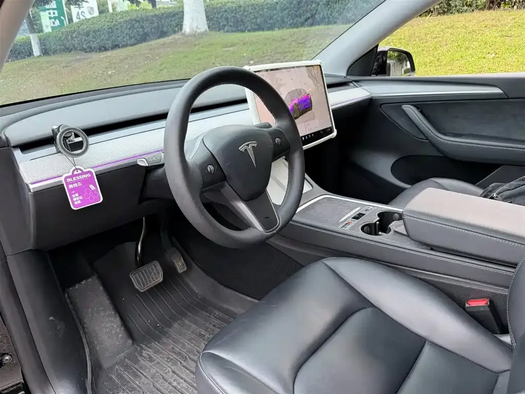 Tesla Model Y — фото 6