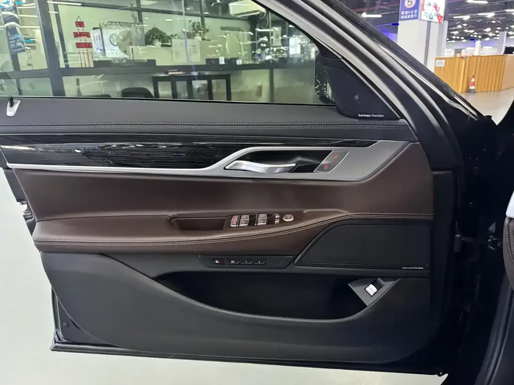 BMW 7 Series 2021 из CN, фото 2