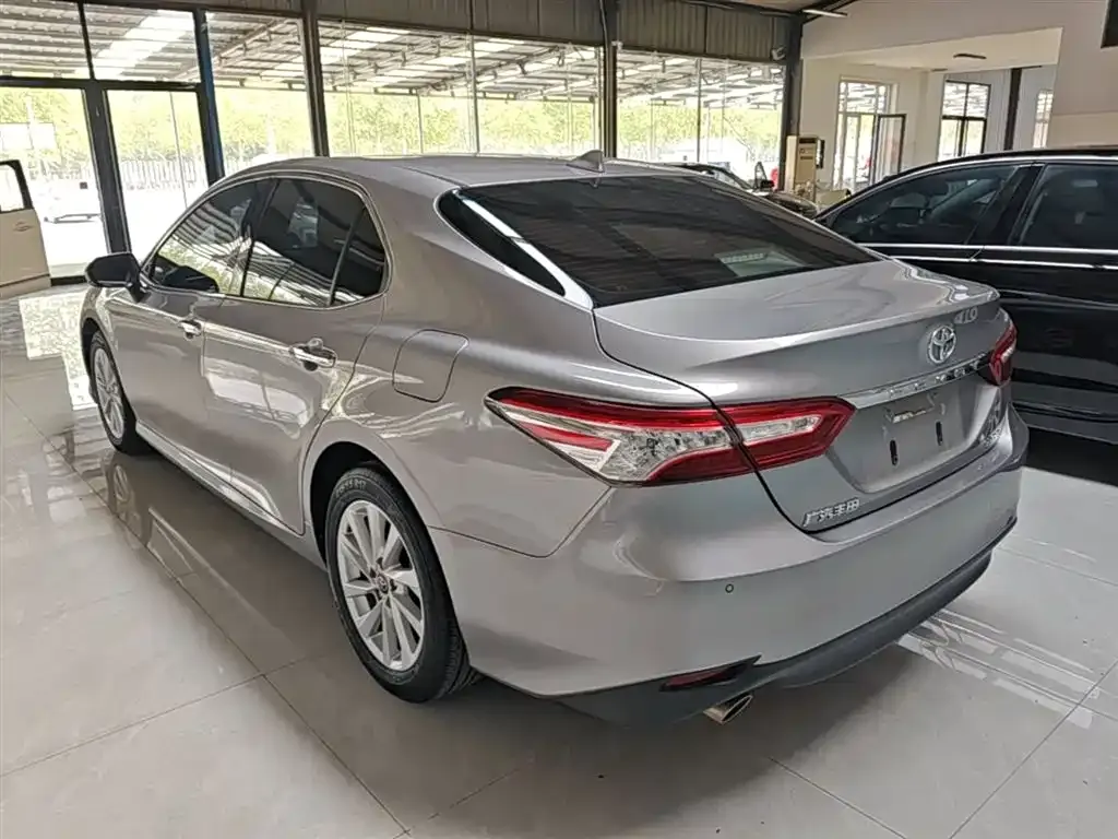 Toyota Camry — фото 6