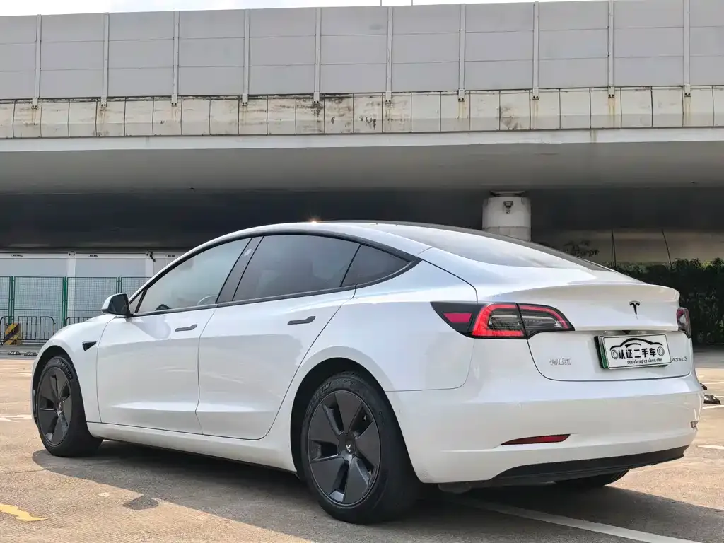 Tesla Model 3 — фото 9