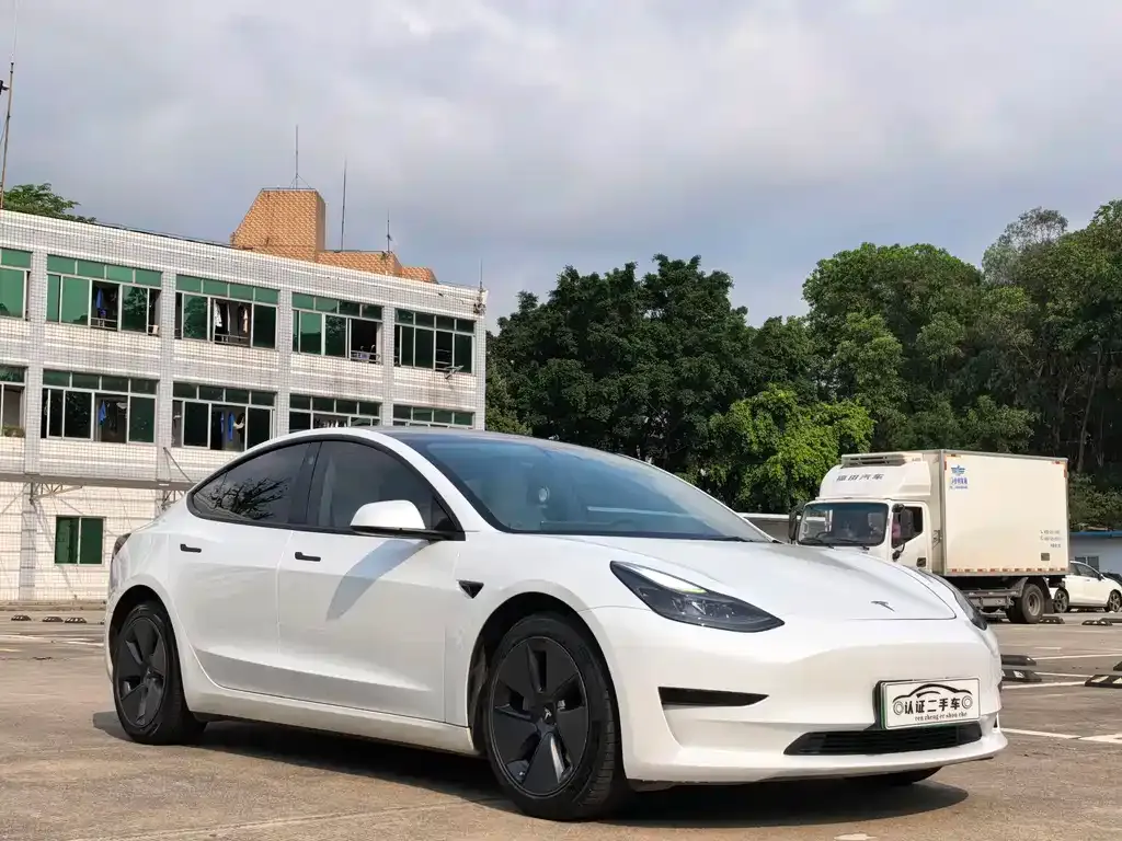 Tesla Model 3 — фото 5