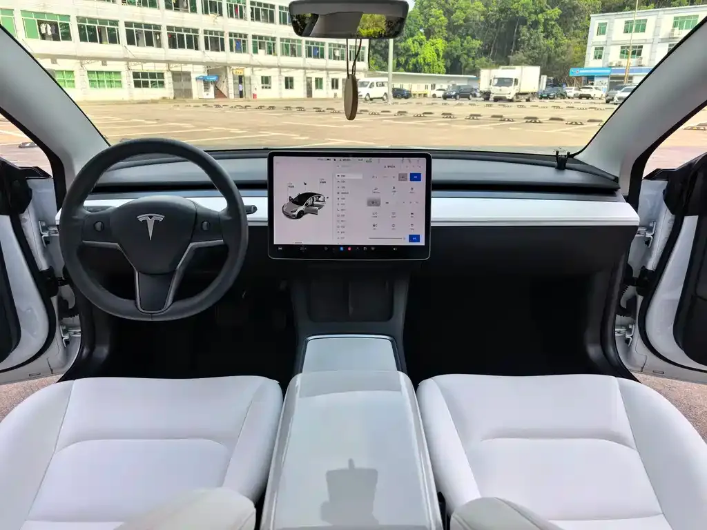 Tesla Model 3 — фото 8