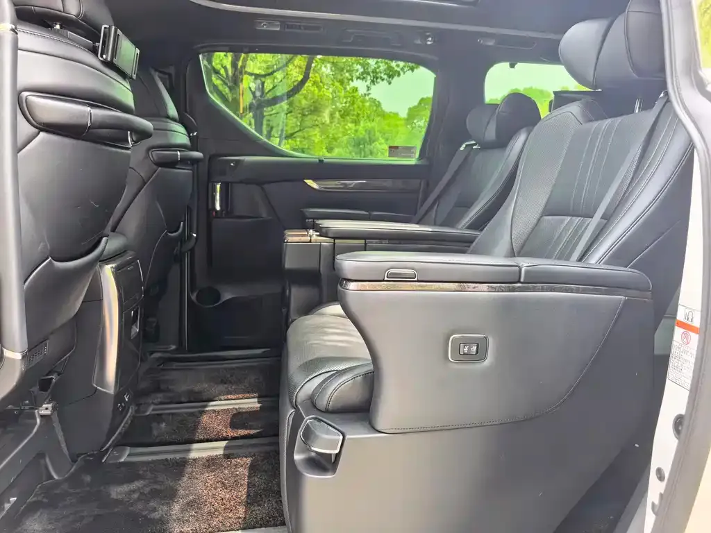 Toyota Alphard 2021 из CN, фото 3