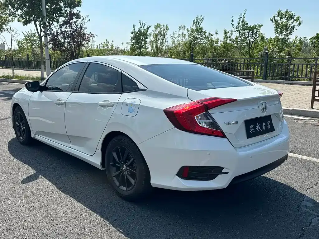 Honda Civic — фото 10