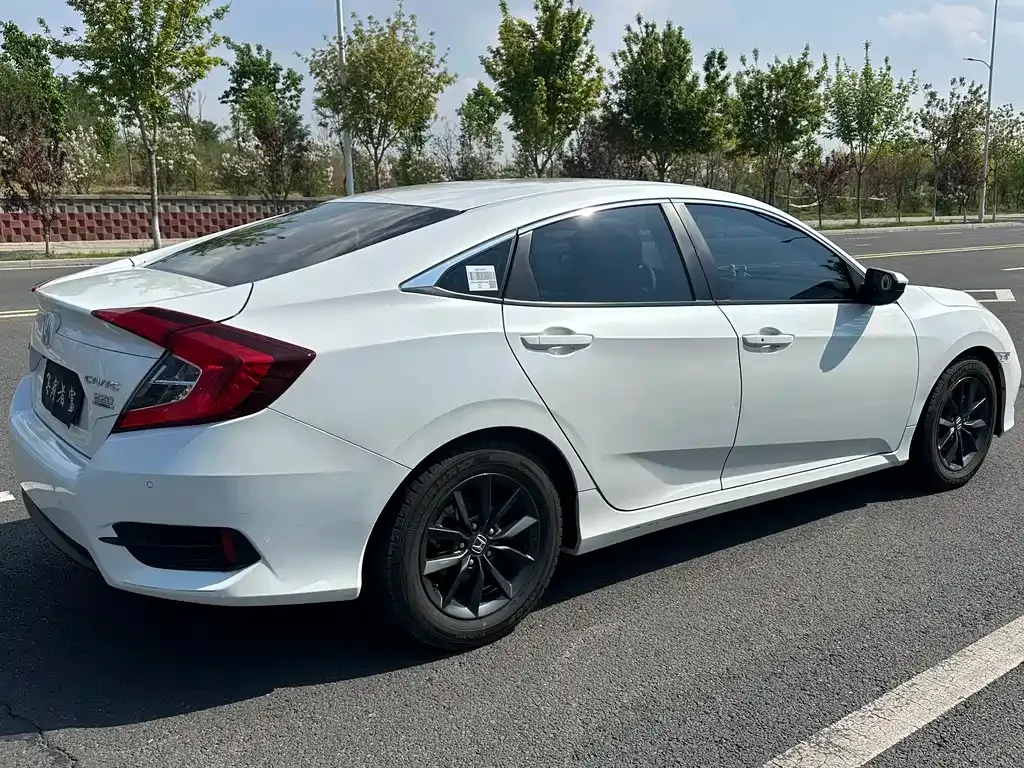 Honda Civic — фото 4