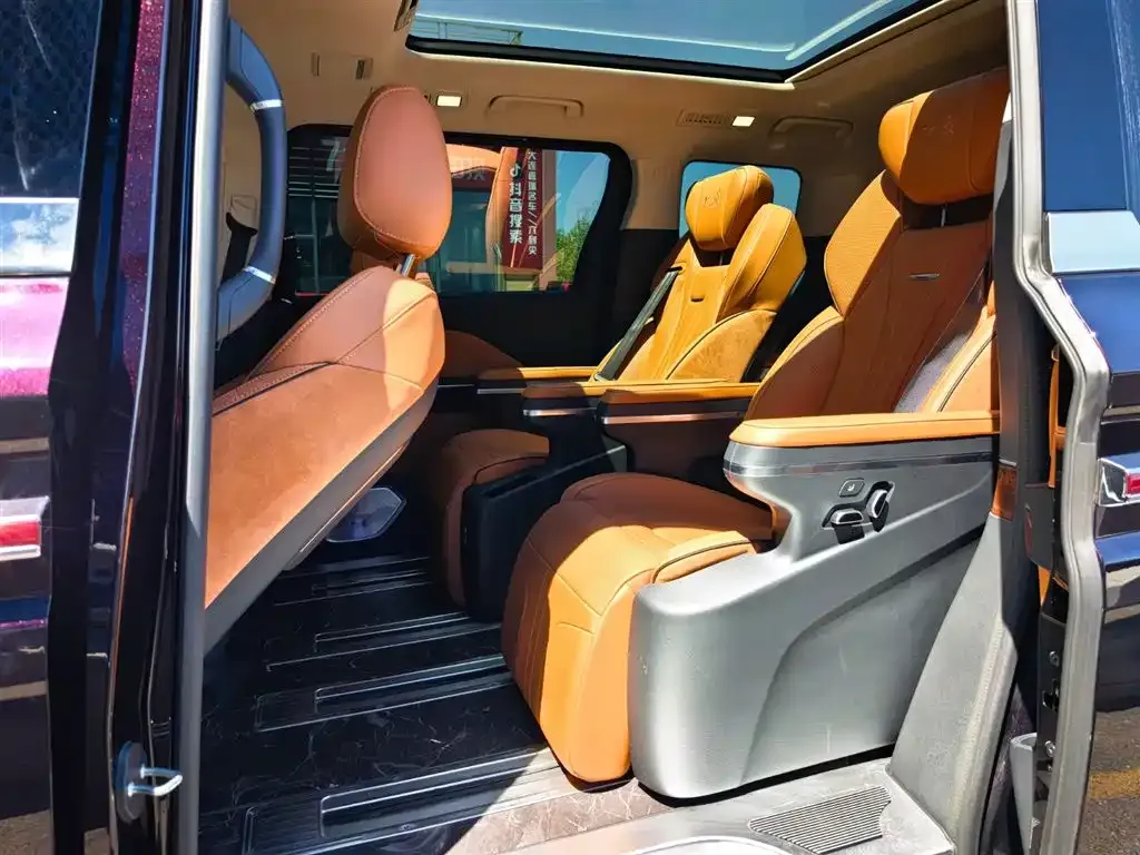 Hongqi HQ9 2023 из CN, фото 7