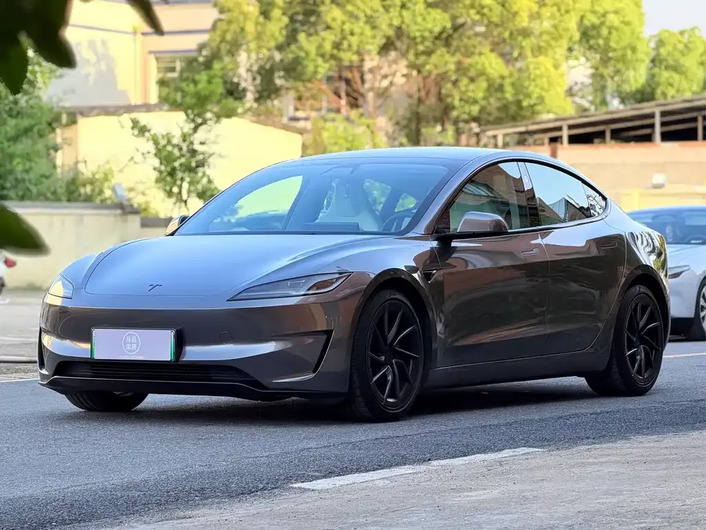 Tesla Model 3 — фото 1
