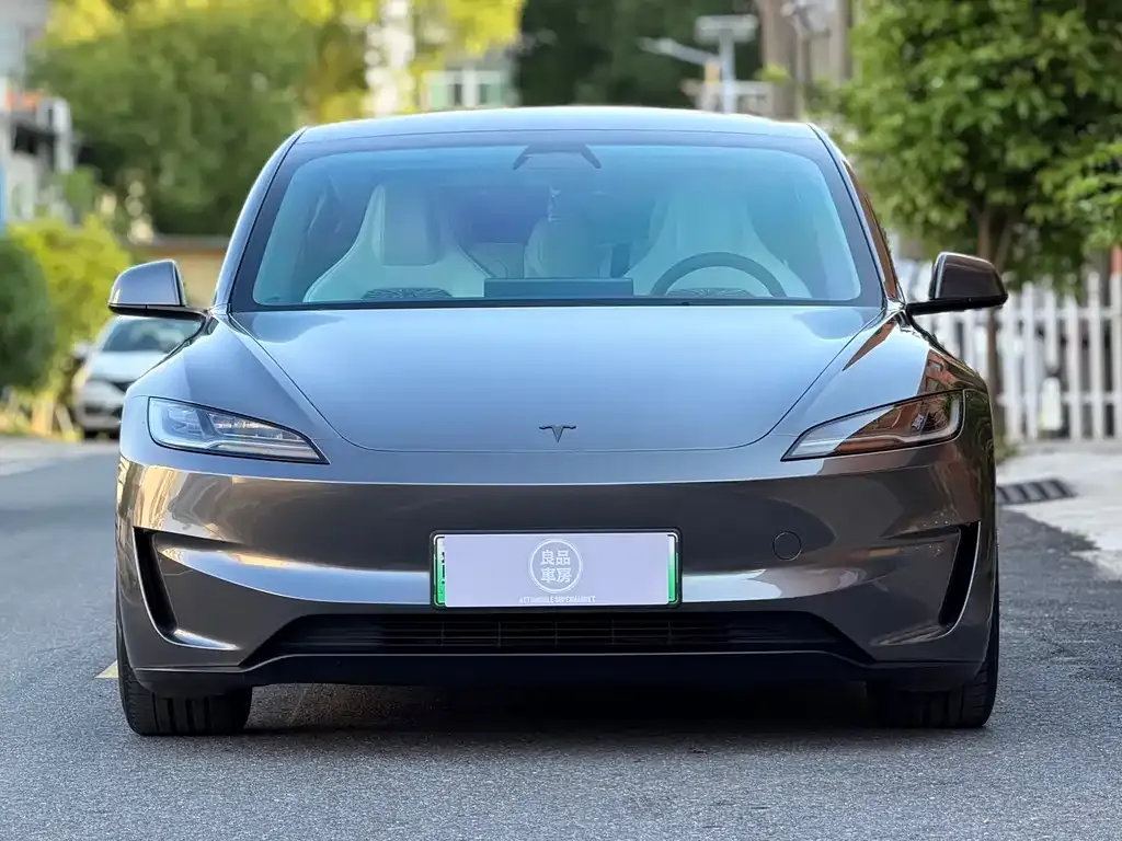 Tesla Model 3 — фото 8