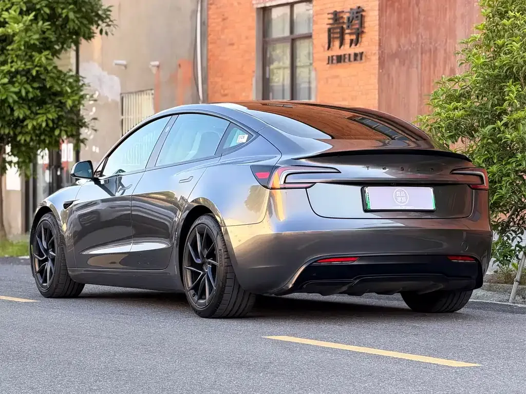 Tesla Model 3 — фото 6