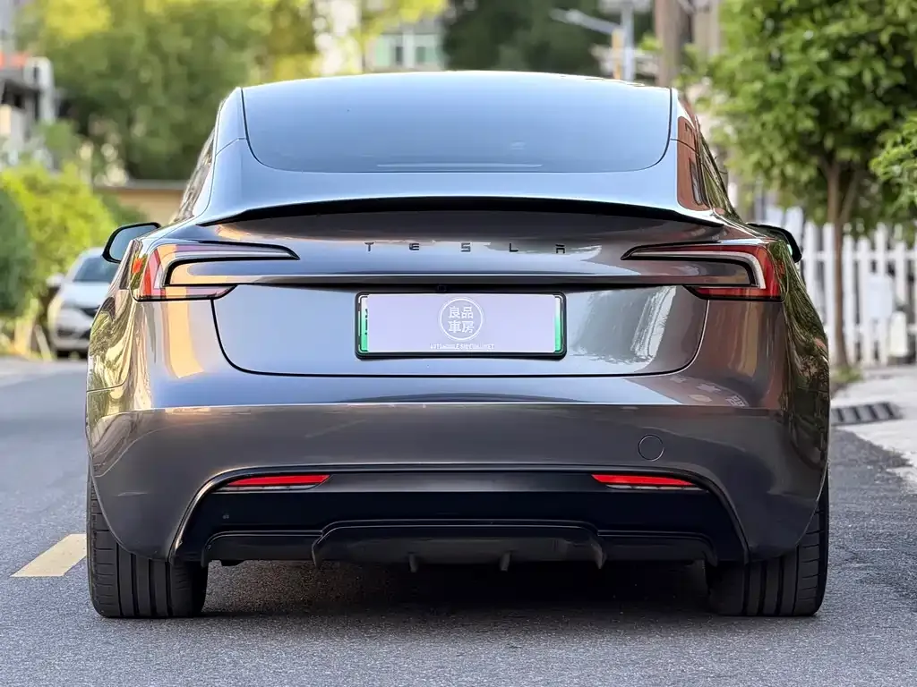 Tesla Model 3 — фото 4