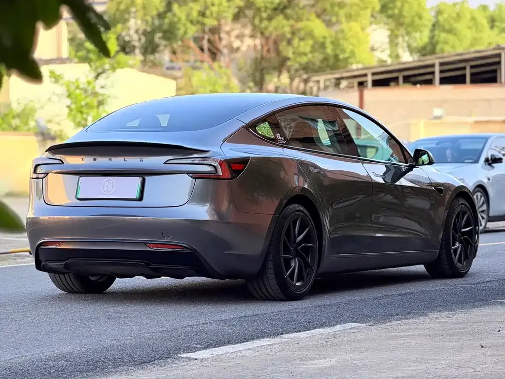 Tesla Model 3 — фото 3