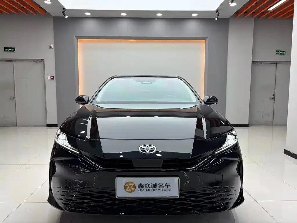 Toyota Camry — фото 2