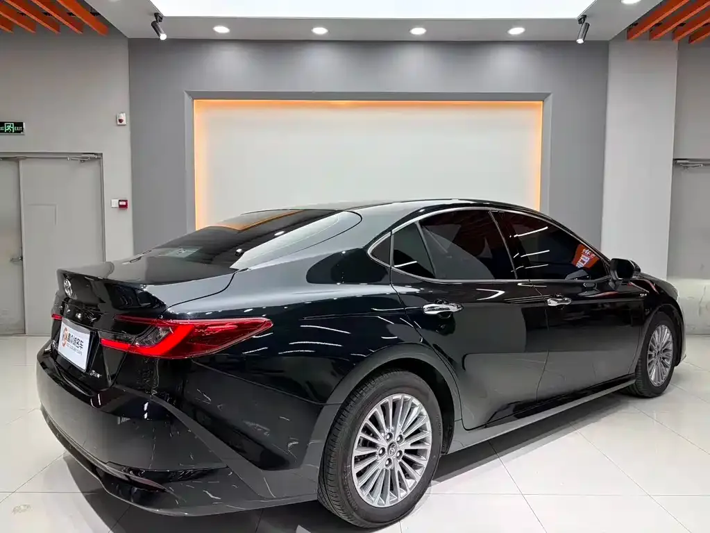Toyota Camry — фото 8
