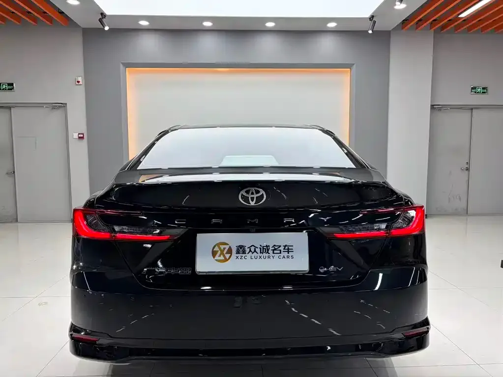 Toyota Camry — фото 3