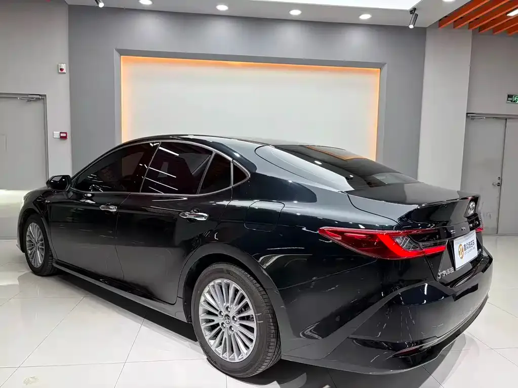 Toyota Camry — фото 6