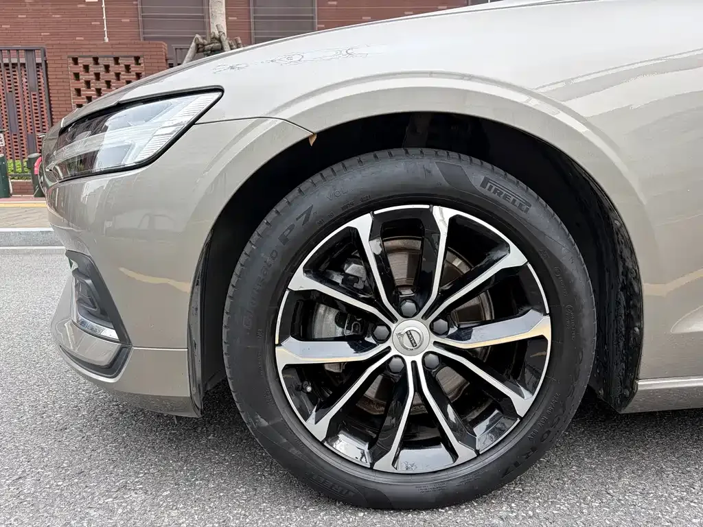 Volvo S60 2021 из CN, фото 4