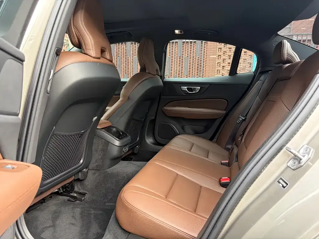 Volvo S60 2021 из CN, фото 8