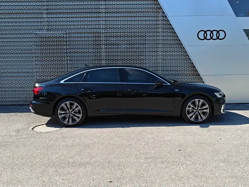 Audi A6L — фото 7
