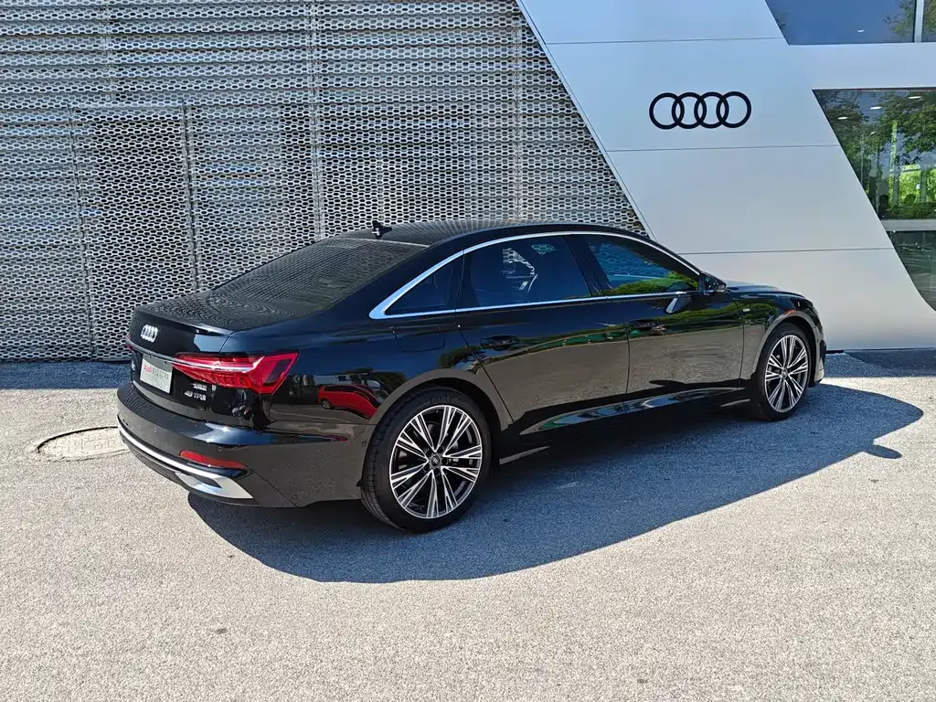 Audi A6L — фото 9