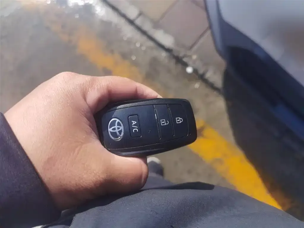 Toyota bZ4X 2022 из CN, фото 8